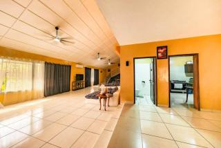 Monrovia Executive Home - Fast Internet - 1