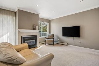 Spacious Queen Elizabeth Park Home-Walk to Train-Sleeps 10 - 2