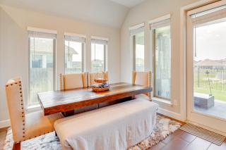 Commute to Austin! High-End Suburban Home w/ Yard - 8