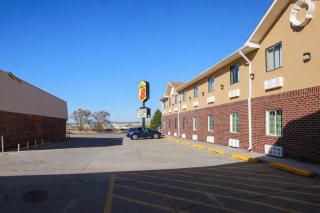 Super 8 by Wyndham Gallup - 5
