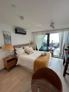 Gibraltar Luxe Stay - 9