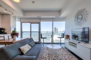 Genteel 1 Bedroom Condo on 37 floor in Downtown Toronto - 9