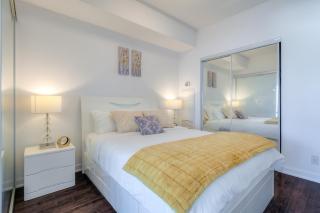 Genteel 1 Bedroom Condo on 37 floor in Downtown Toronto - 8