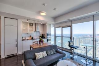 Genteel 1 Bedroom Condo on 37 floor in Downtown Toronto - 2