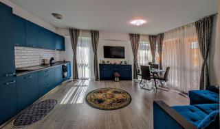 Stylish Sinaia Stay - Yard and Views - 0