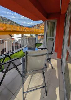 Stylish Sinaia Stay - Yard and Views - 7