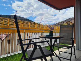 Stylish Sinaia Stay - Yard and Views - 5