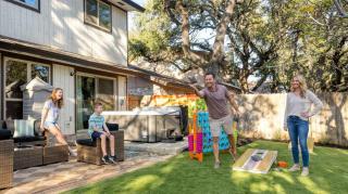 Sleeps 14 Backyard Games Movie Theater Spa - San Antonio - 4