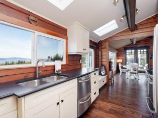 Ocean View Guest House - stunning Ocean Views by Victoria Prime!! - 4