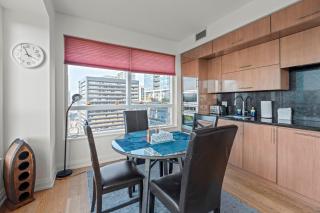 2BD 2BR Panoramic View Sheppard Metro Free parking in Downtown Toronto - 4