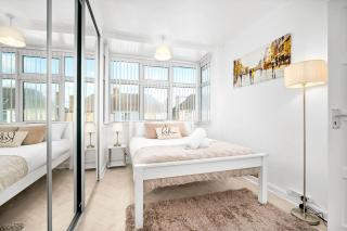 Family Home, Near to CityCentre, Parking Available - 3