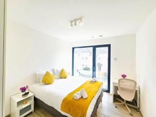 Inviting 3BR Flat w terraces&parking included - 2