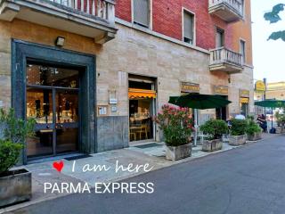 PARMA EXPRESS Traveller's Lodging front Station FS covered PARKING - Parma - 5