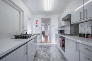 Contractors, Families, Large groups - 5