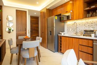Romantic Zone Condo with Rooftop Pool 2 Min Beach - 1