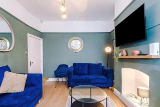 Spacious House with Free Parking Near MediaCityUK, Trafford Centre, Manchester City Centre - 7
