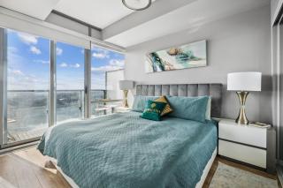 2 Bedroom & Den with Stunning Views of Lake Ontario - 0