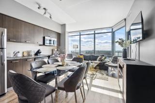 2 Bedroom & Den with Stunning Views of Lake Ontario - 4