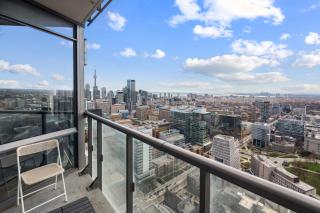 2 Bedroom & Den with Stunning Views of Lake Ontario - 9