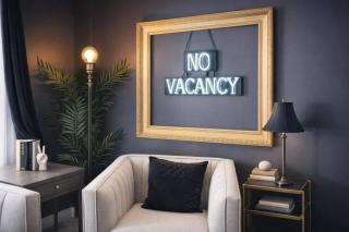 Spacious 7-Bedroom Home in Evanston - 8