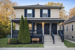 Spacious 7-Bedroom Home in Evanston - 9