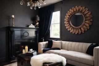 Spacious 7-Bedroom Home in Evanston - 3
