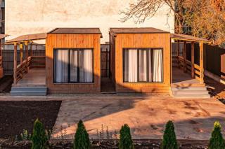 Apricot Lodge - 3
