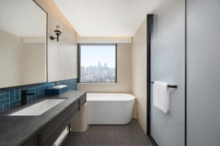 Four Points by Sheraton Chongqing Yuzhong Peninsula - 1