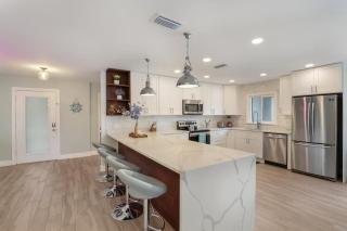 Sarasota Updated pool home, Near Siesta Key - 0