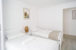 Contemporary 2-Bedroom Apartment in Sothbank - 1