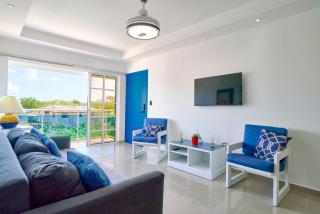 Beachside Getaway 3BR Pool 5Min walk to Beach Wi-Fi - 4