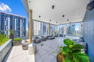 Rooftop Pool - Luxury Condo - Den with City Views - Miami - 6