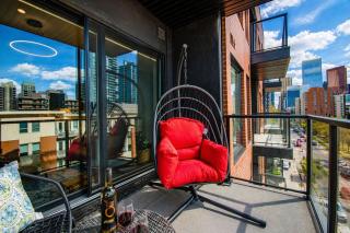 2 King Beds New Building Walk to Stampede 17th Av - 5