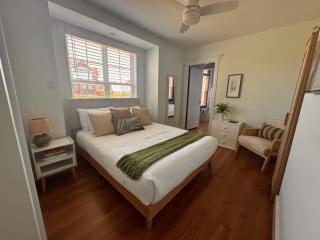 Coastal Lines Retreat Ocean Views. Sleeps 9 - 1