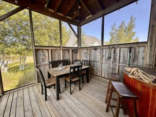 Coastal Lines Retreat Ocean Views. Sleeps 9 - 7