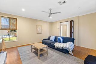 4BR Bayside Retreat w Pool Walk to Waterfront - 3 Carolena - 0