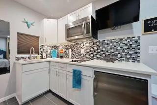 Modern Studio by Southpark Meadows Easy Walk to Park by Austin Vacay - 3
