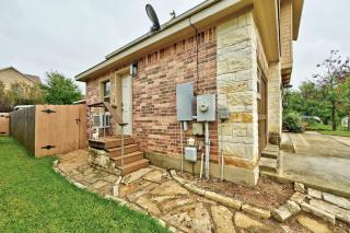 Modern Studio by Southpark Meadows Easy Walk to Park by Austin Vacay - 2
