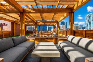 Modern 2 King Beds Condo w Gym Stampede and 17 Ave - 5