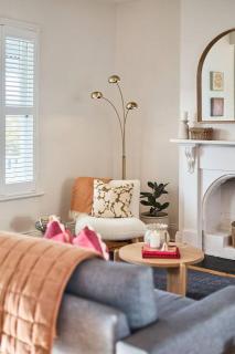 Stylish, Central and Spacious with Parking Included - 6