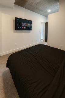 Trendy 3BRx3BA City Apt Pool and Ping Pong A1 - 1