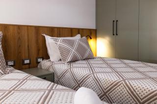 Flutura's Suite - 7