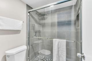 Jersey Shore Stay 2 Beds, Free Parking, Pool - 6