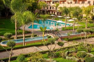 Comfortable 3 and 2 bedroom apartments with access to 5 pools - 9