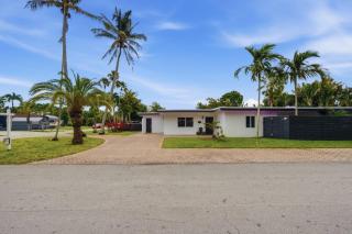 Barbie Poolhouse | 3 Ensuite BR | Outdoor Dining - 3