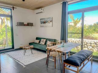 Your getaway in nature! Private garden & pool view - 7