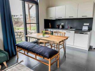 Your getaway in nature! Private garden & pool view - 9