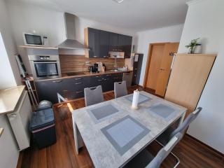3-4 Personenzimmer - Familienzimmer mit King Size Bett und Gemeinschaftsküche - 5
