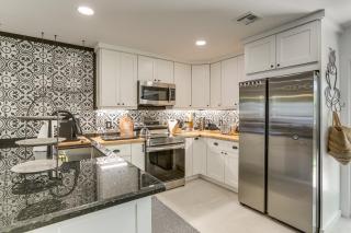 Vibrant North Palm Beach Home ~ 2 Mi to Beach! - 3