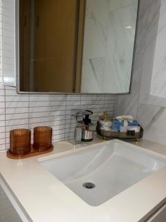 Luxury HighRise Condo Stunning City View BTS Nana - 6